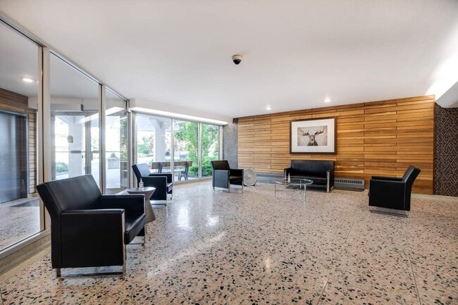 Building Photo - 10 Fontenay