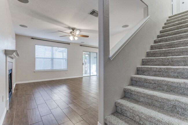 Foto del edificio - 8107 Rustic Park