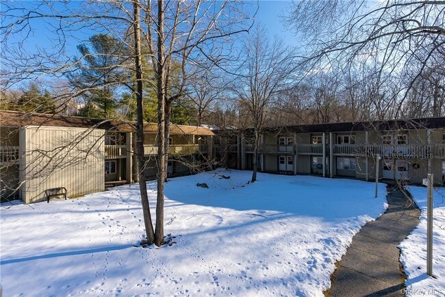 Foto del edificio - 10 Wild Oaks Rd