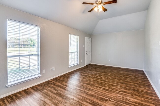 Building Photo - Coming Soon! 3 Bed 2 Bath House for Rent i...