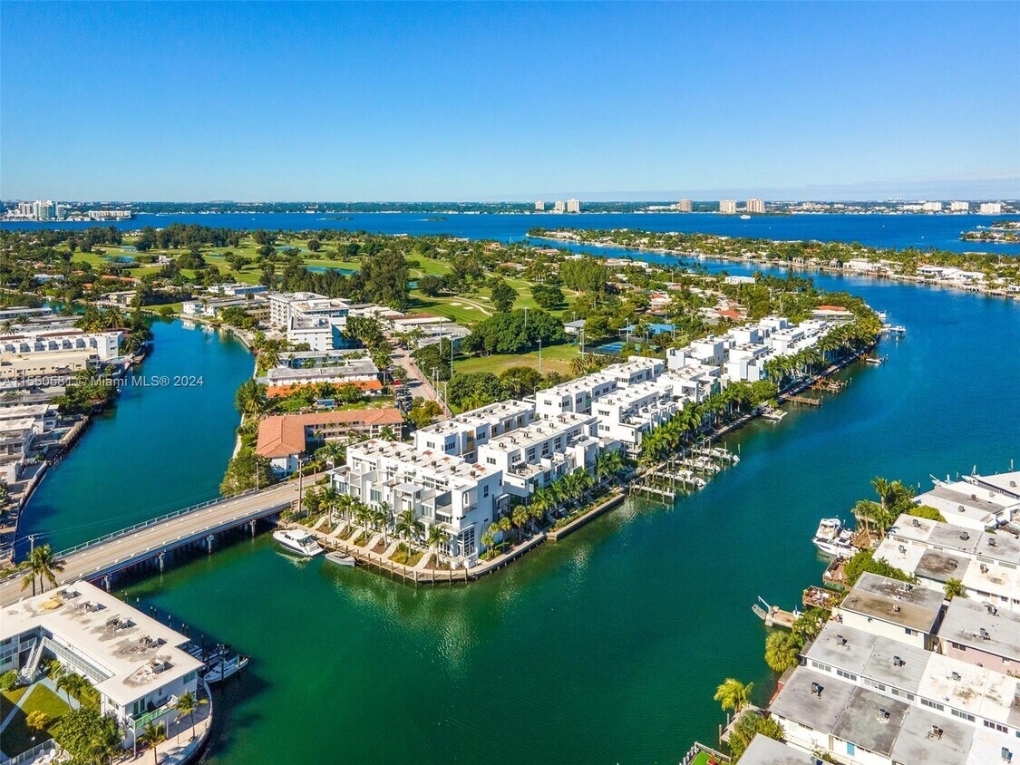 Primary Photo - 41 N Shore Dr