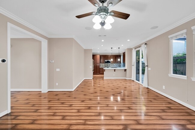 Building Photo - 10509 Hollingsworth Way