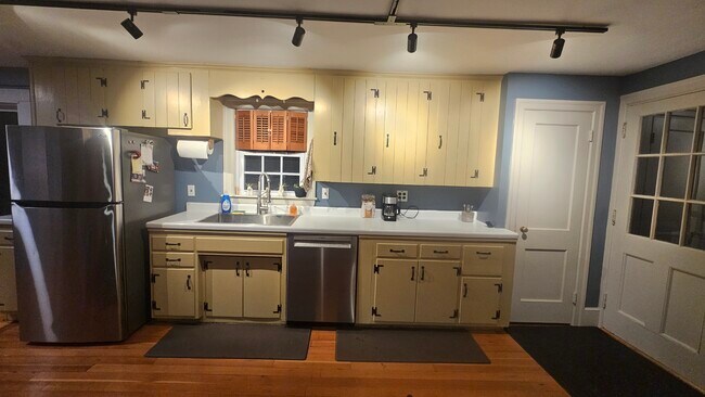 Foto del edificio - 517 Salmon Falls Rd