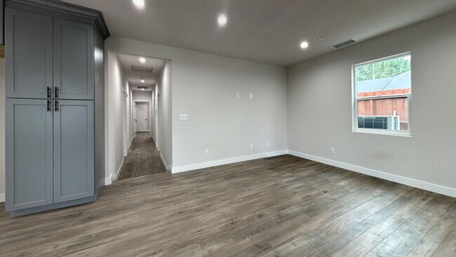 Building Photo - 1338 Highland Ave