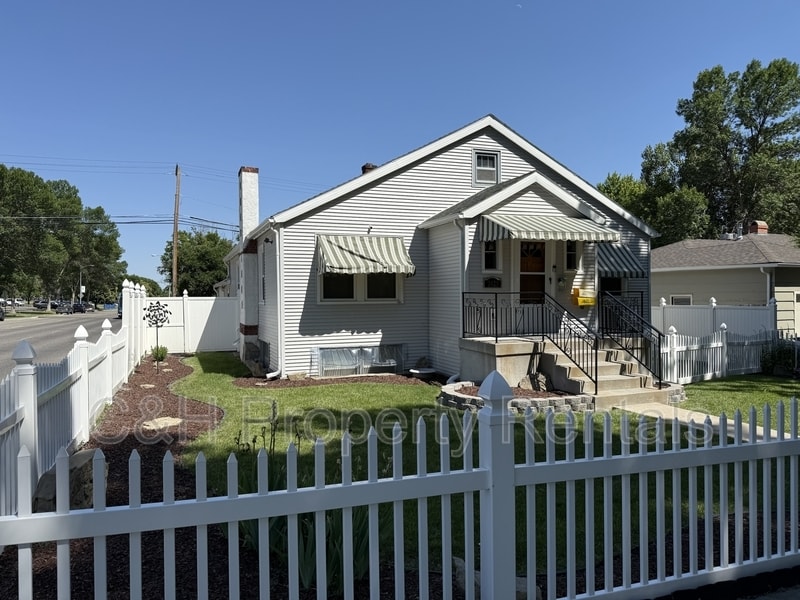 Primary Photo - 2423 Pine St