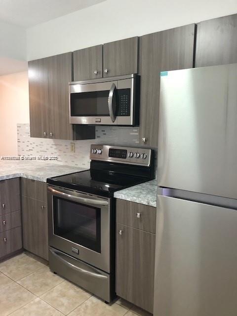 Foto del edificio - 1715 Whitehall Dr