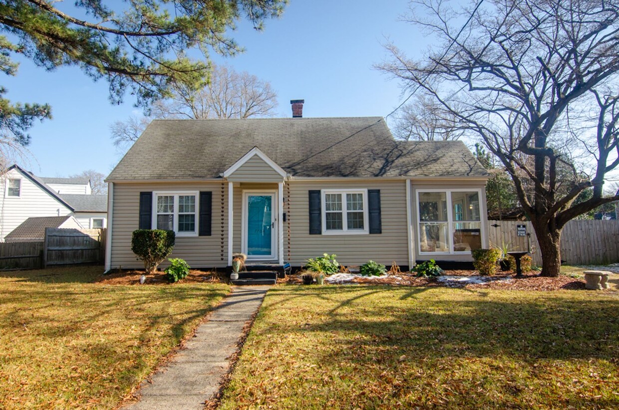 Primary Photo - Precious 3-bedroom single-family Cape Cod