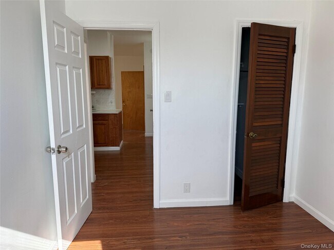 Foto del edificio - 46-12 25th Ave