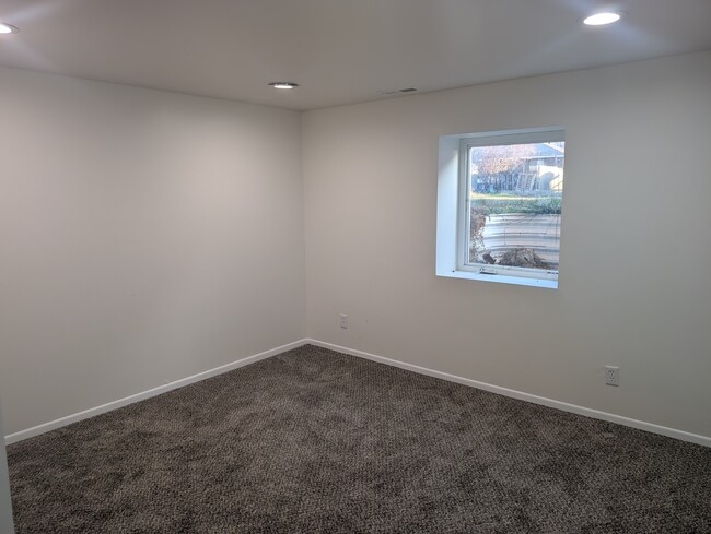 Foto del edificio - 220 E 300 N