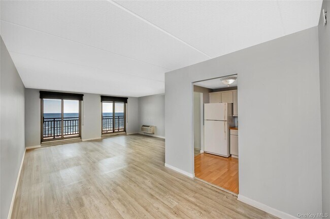 Foto del edificio - 230 W Broadway