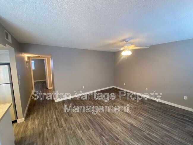 Building Photo - 1310 S Pima