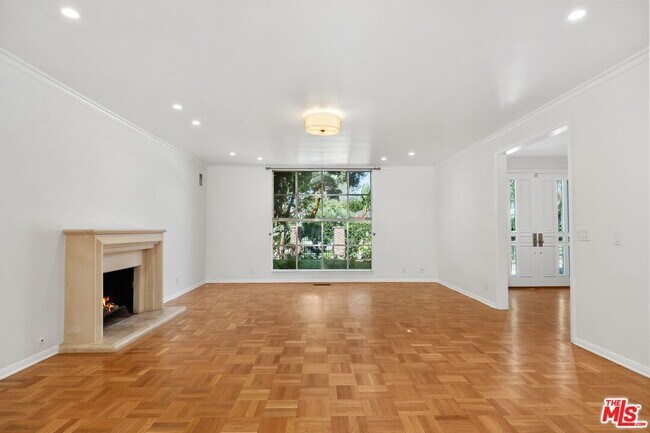 Foto del edificio - 517 Elm Dr
