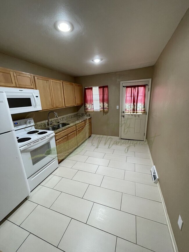 Foto del edificio - 7218-7220 Montana Ave