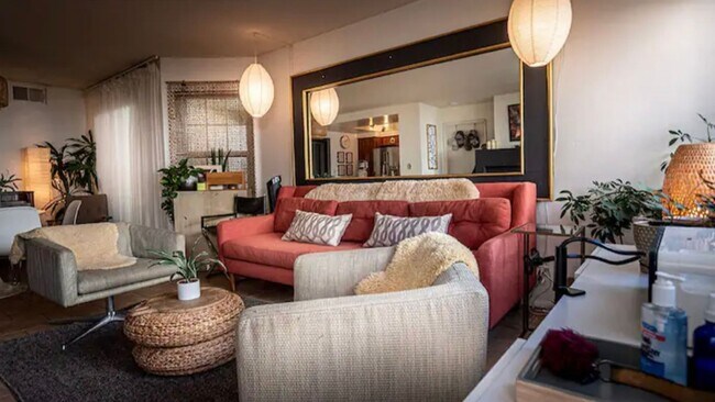Foto del edificio - Furnished 2 bed 2 bath Calabasas condo!