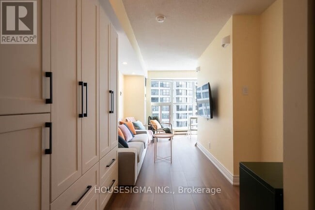 Building Photo - 1806-77-2077 Harbour Square