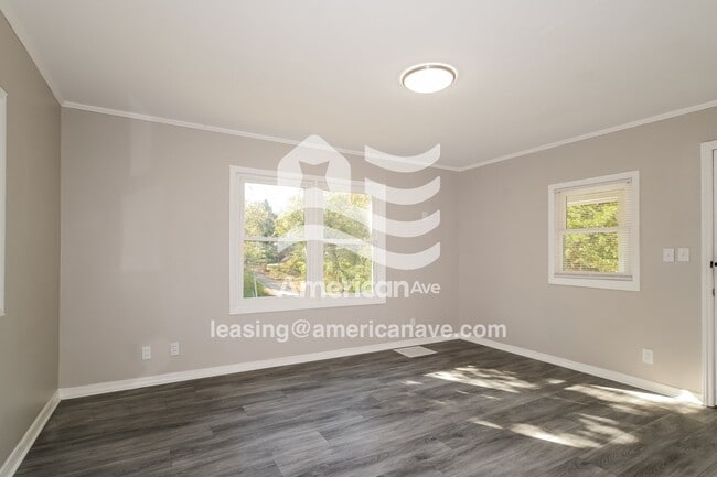 Building Photo - 111 Scott Ave