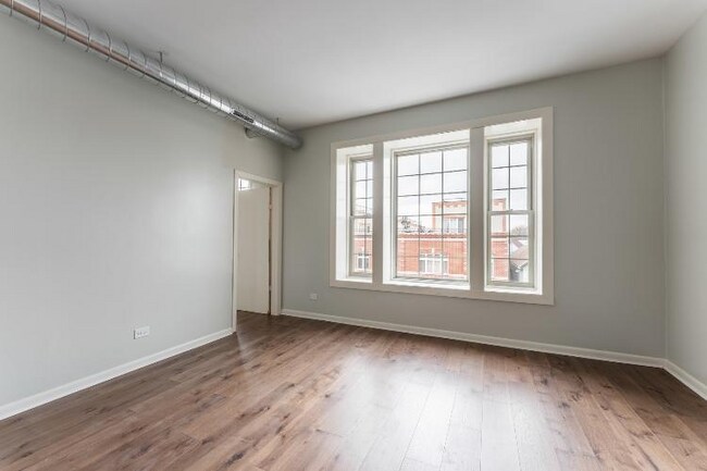 Building Photo - 2426 N Clybourn Ave