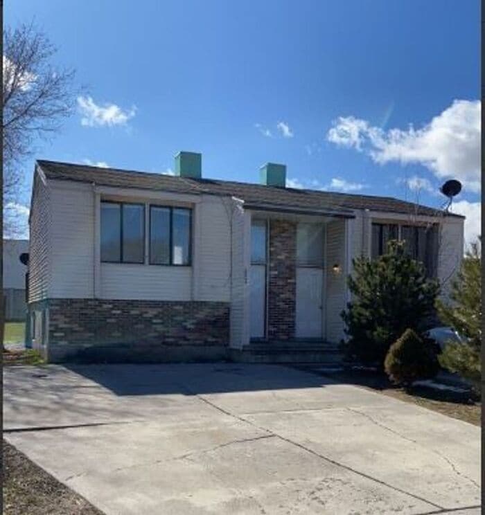 Primary Photo - Spacious 2 Bedroom Duplex In West Valley City