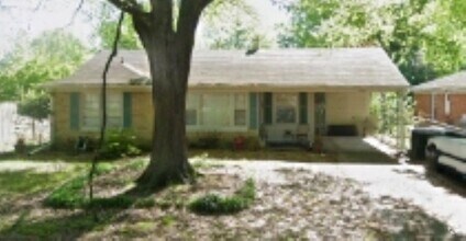 Building Photo - 1500 Ivy Rd