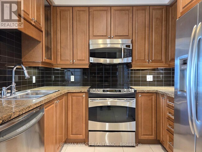 Building Photo - 1900 Lake Shore Blvd W