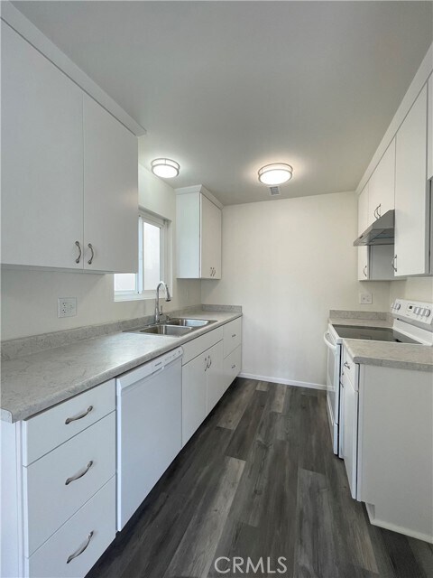 Foto del edificio - 21712 Brookhurst St