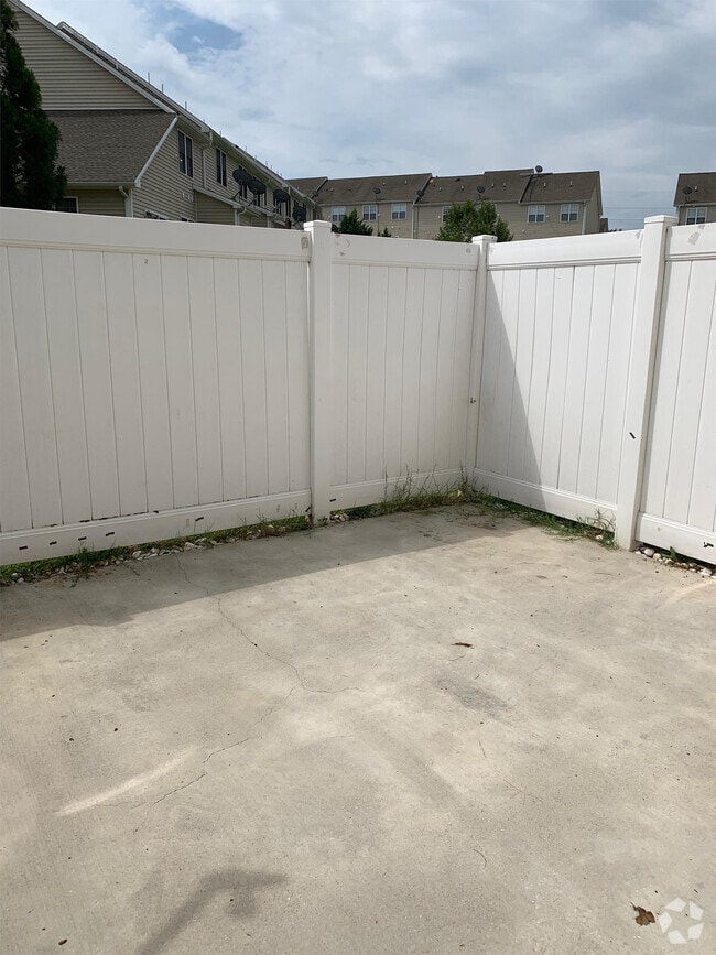 Building Photo - 155 Rowse Dr