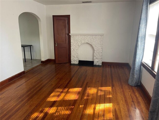 Building Photo - 1002 Drew St