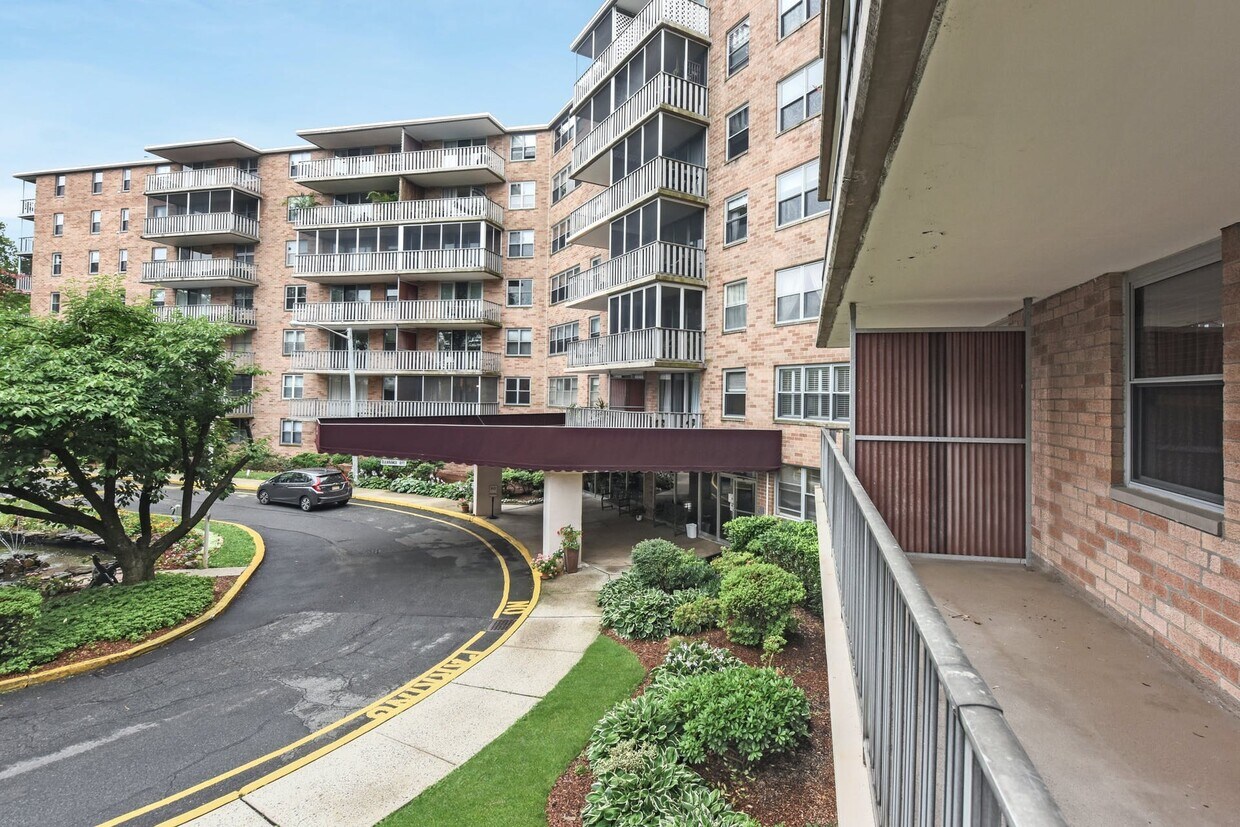 530 Valley Rd, Montclair, NJ 07043 Townhouse for Rent in Montclair, NJ