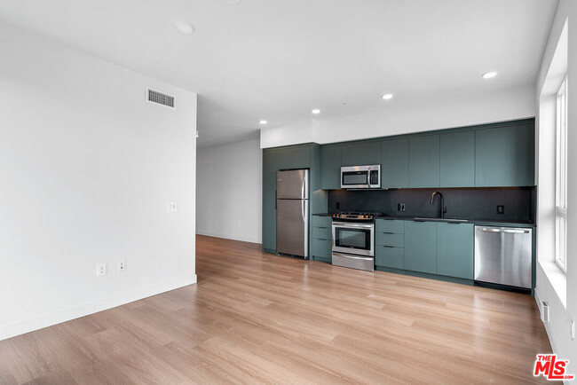 Foto del edificio - 10601 Washington Blvd