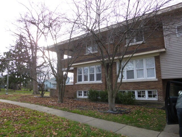 Building Photo - 206 W Diggins St