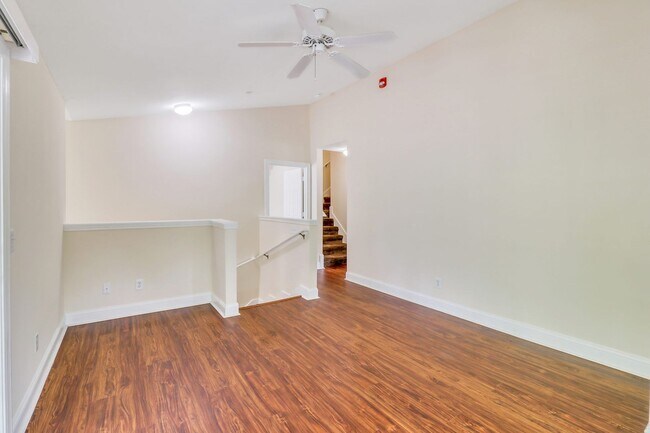 Foto del edificio - Stunning Top Floor 3 Bedroom Condo with Marsh Views in Gated Summerfield Community