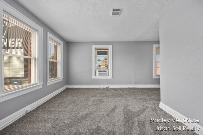 Foto del edificio - 511 Bridge St NW