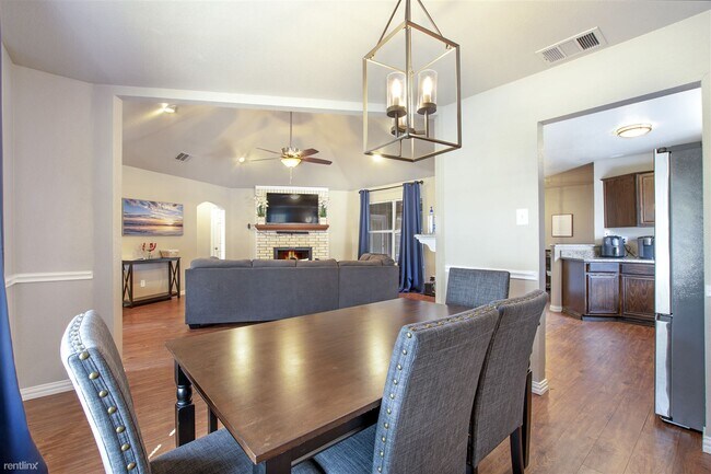 Foto del edificio - 3 br, 2 bath House - 2004 Cedar Crest Boul...