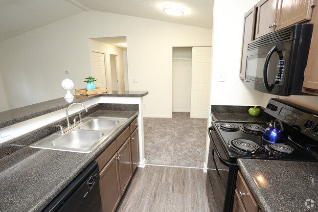 2HAB, 2BA - 1,015 ft² - Cocina - Lakeview Apartments