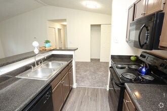 Interior Photo - Lakeview