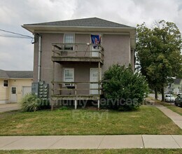 Building Photo - 247 Roesch Ave