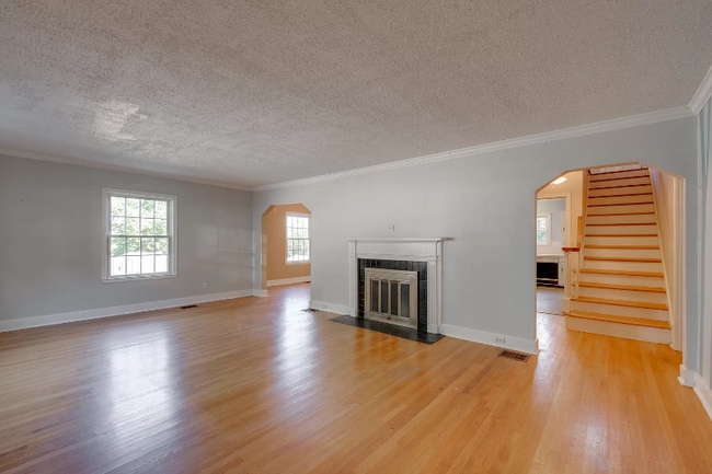 Building Photo - 510 Las Lomas Dr