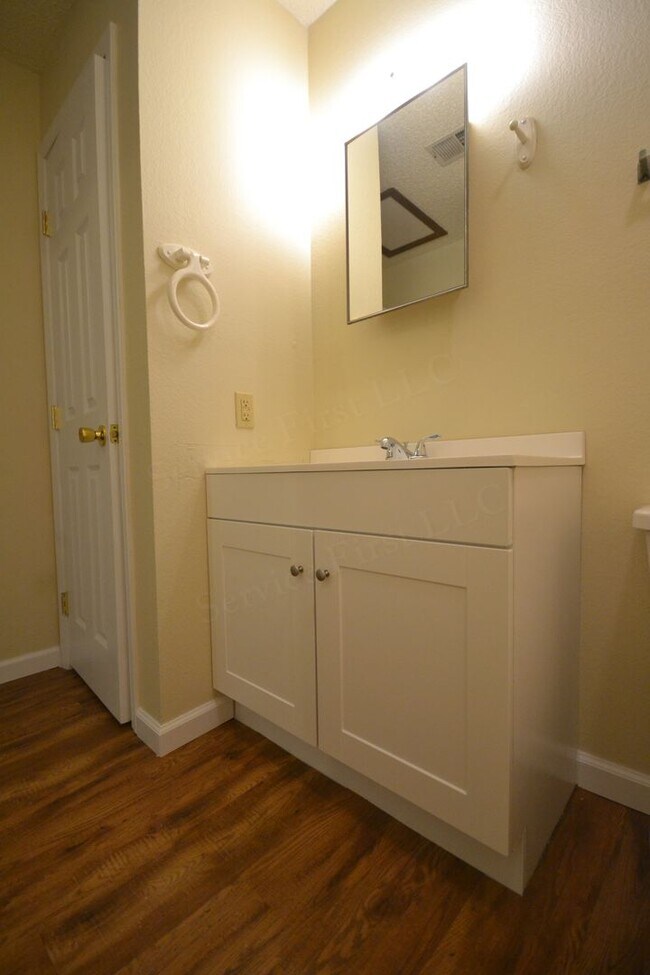 Foto del edificio - Hollister Apartments