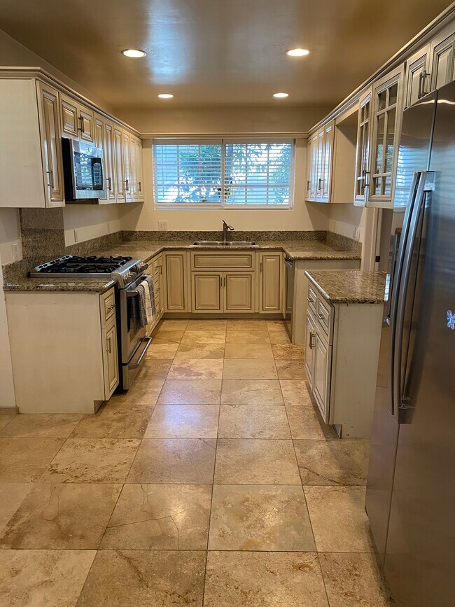 Foto del edificio - 4846 Hayvenhurst Ave
