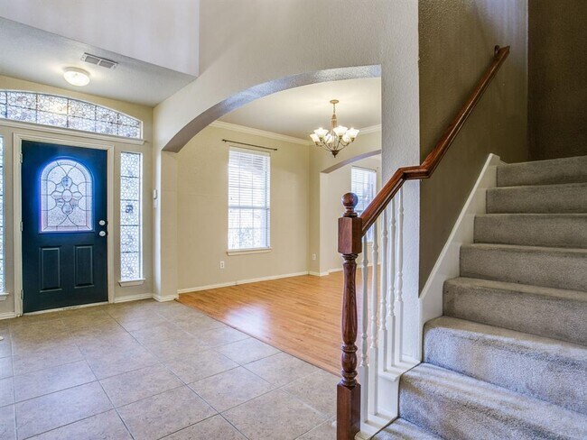 Building Photo - 5512 Sabetha Way