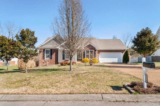 Building Photo - Sought after Williamson County Home 3/2 wi...