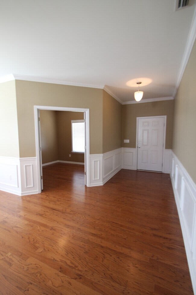 Building Photo - 1112 Jasmine Dr