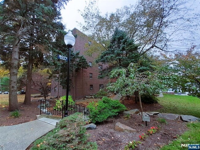 Foto del edificio - 3071 Edwin Ave