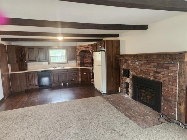 Building Photo - 285 Main St