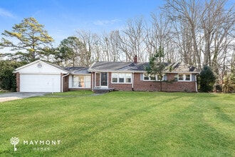 Building Photo - 210 Forest Dr