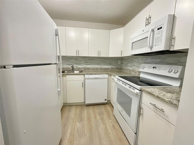 Photo - 9517 Fontainebleau Blvd Apartment