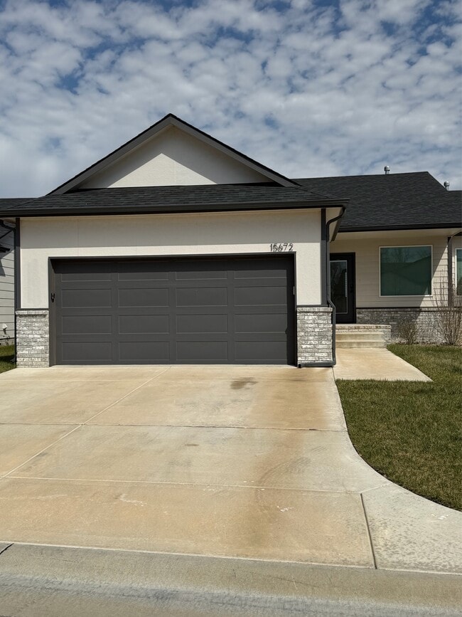 Foto del edificio - 15672 E 21st St N