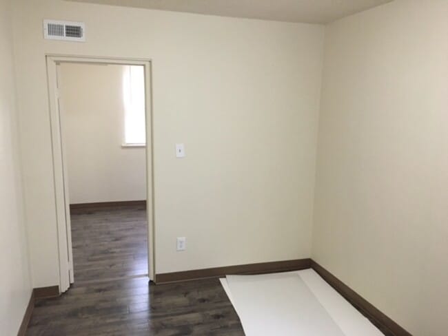 Building Photo - 560 S 600 E