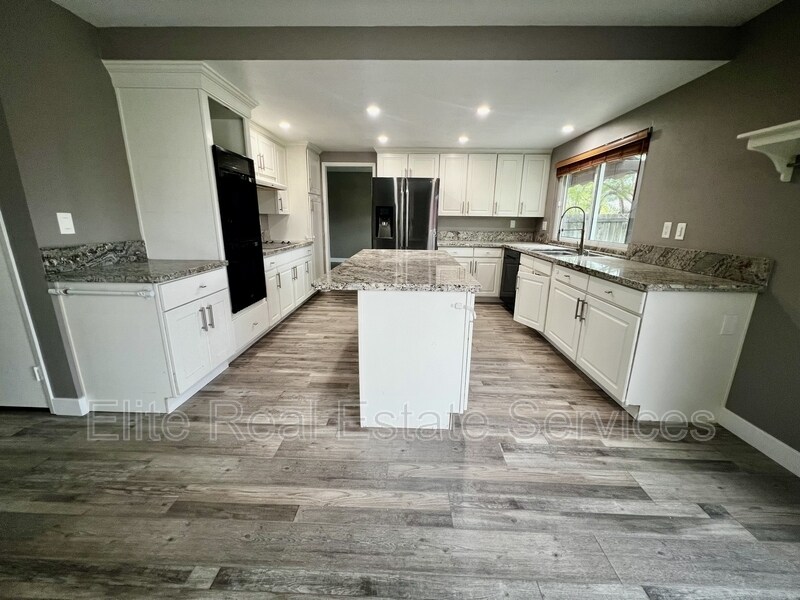 Foto del edificio - 3916 Feather Rock Ct