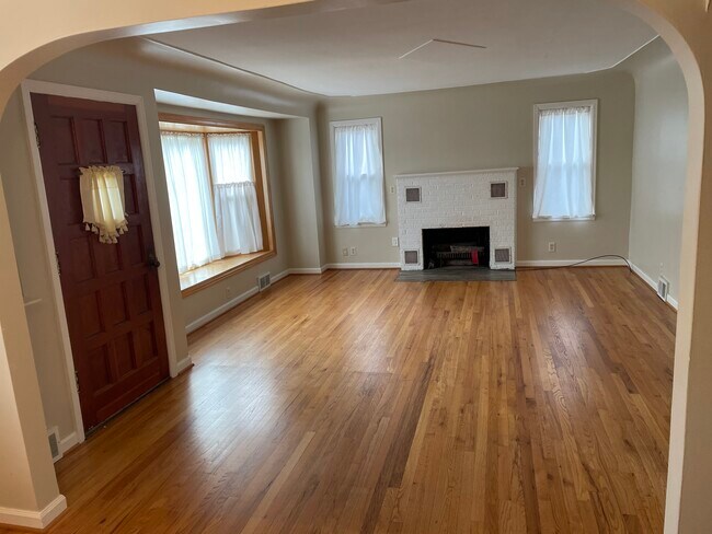 Sala de estar - 1095 N Macomb St